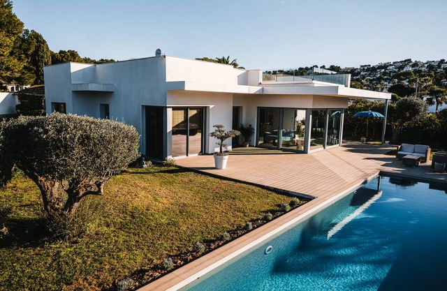 Villa Luxe Ibiza Style, with heated pool,enjoy your holiday in this modern house