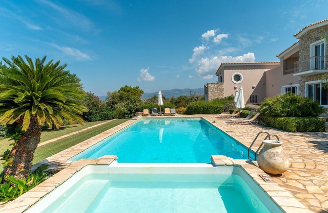 Villa 'Luxury Flora Kiparissia' with Sea View, Wi-Fi and Air Conditioning