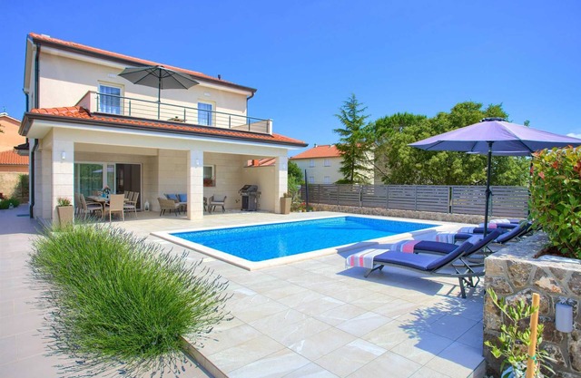 Villa Magdalena with private pool near the beach