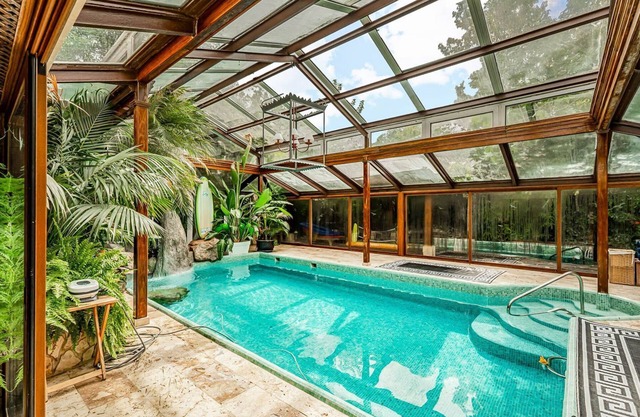 Villa Majadahonda - Six Bedroom Villa, Sleeps 12