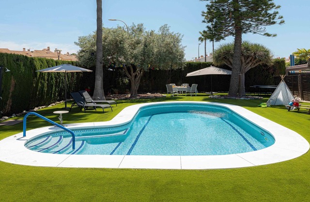 Villa 'Málaga Beach - Golf' with Private Pool, Wi-Fi and Air Conditioning