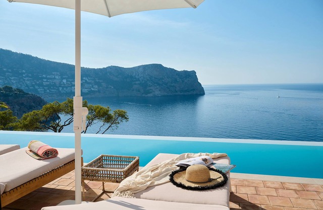 Villa 'Mallorquin Oasis' with Sea View, Wi-Fi and Air Conditioning