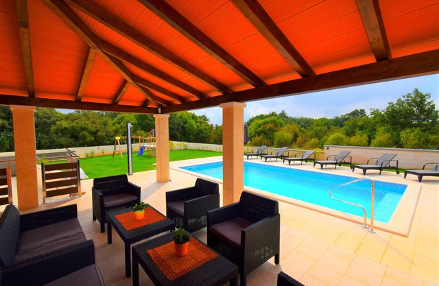 Villa Mara-Cosy villa with private pool, ideal for family vacation