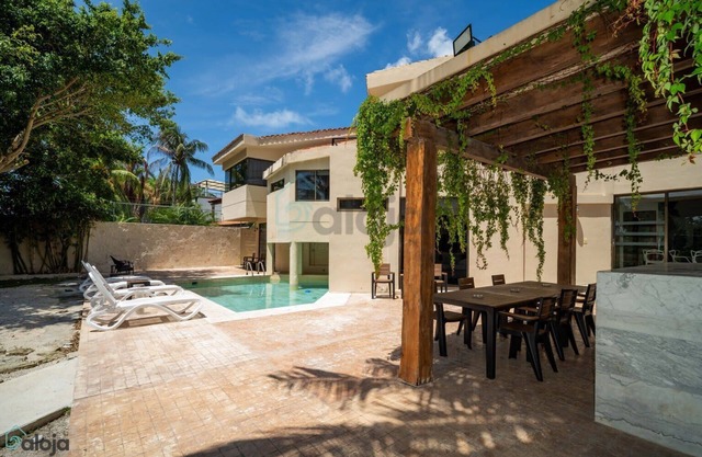Villa Maraf for groups of 18 people