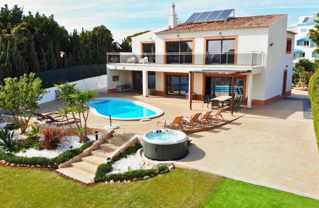 Villa Margarida by Laranjal Rentals