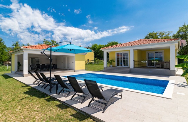 Villa Mario with private heated saltwater pool family pet friendly
