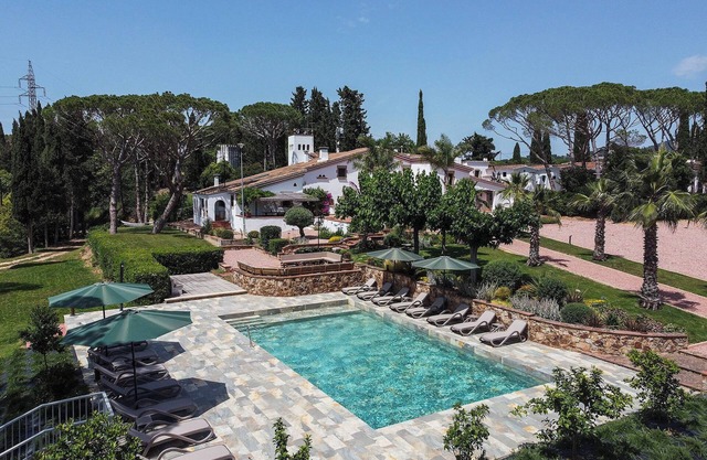 Villa 'Masia Luxmarspa' with mountain views, Wi-Fi and air conditioning