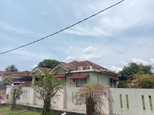 Villa Medina Lake Bungalow 15 pax Bagan Lalang