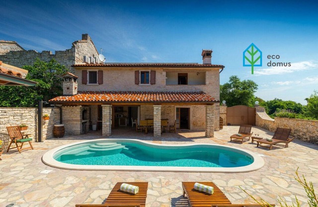 Villa Milica for 6 people - pet friendly eco house with private pool