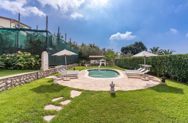 Villa Mimosa: Rustic Elegance, Panoramic Views & Pool