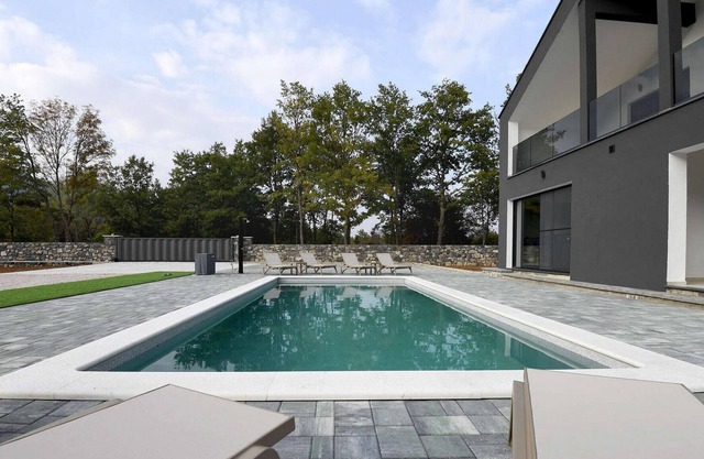 Villa Mona is located in Gra.