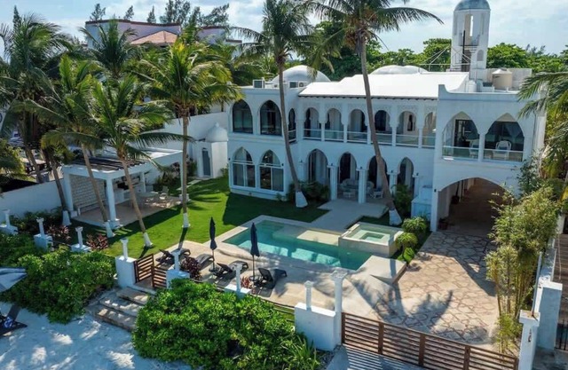 Villa Moriska | 5BR | Unique Beachfront Escape