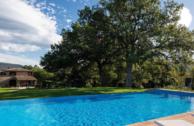 Villa Nasca – Spacious Garden, Pool and Weddings