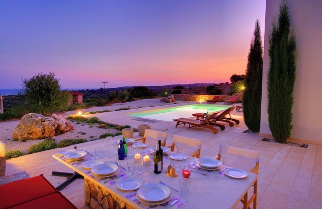 Villa 'Nautilos Ideales Resort' with Sea View, Wi-Fi and Air Conditioning