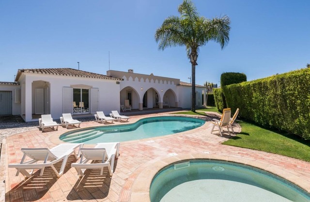 Villa near the beach and Lagos Marina