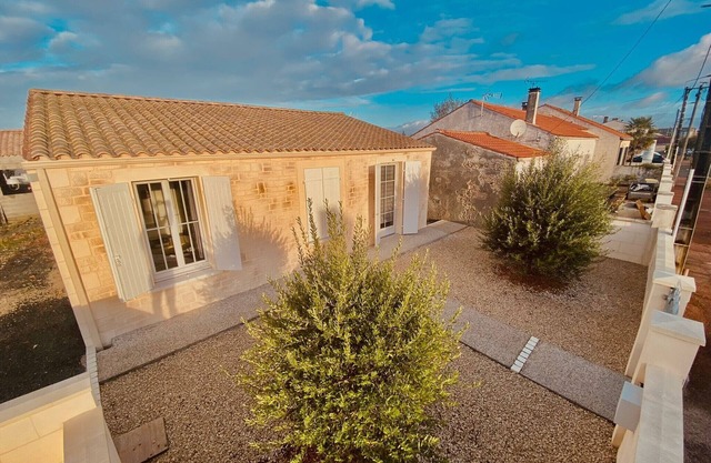 Villa near the town center, close to shops and beaches