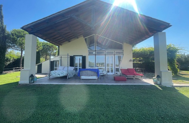 Villa nestled in the Tuscan hills with swimming pool ten minutes from the sea.