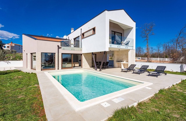 Villa Ogradina near Pula with sea view for 5 persons only 3 km from the Beach