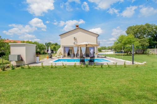 Villa Ondine with 3 bedrooms in Istrien