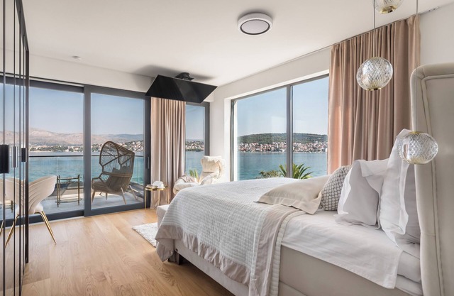Villa Palace Al Nera Luxurius at sea with 2 swimming pools saunas