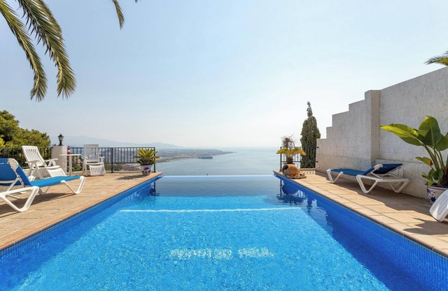 Villa 'Paraíso Azul' with Sea Views, Wi-Fi and Air Conditioning