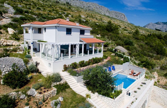 Villa Parsella 170m from the sandy beach with 5 bedrooms, pool, wellness, sea view