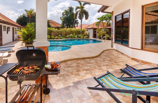 Villa Pattaya Hill minutes from the Beach/Pattaya/FREE Electricity