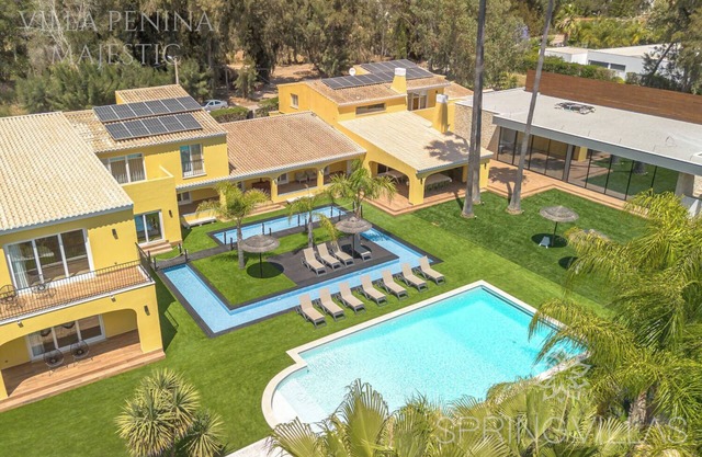 Villa Penina Majestic with Indoor pool, Jacuzzi, Tennis, Cinema, GYM and games