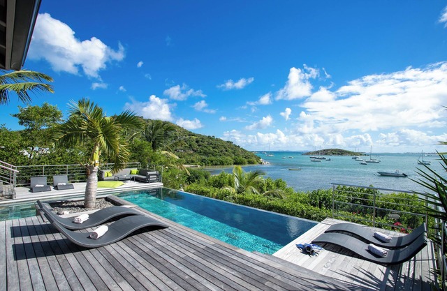 Villa Pinel Waterfront property, Sea View Villa, heated swimming pool, beach