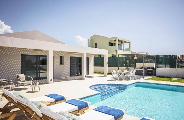 Villa Pinelopi Tria - Two Bedroom Villa, Sleeps 5