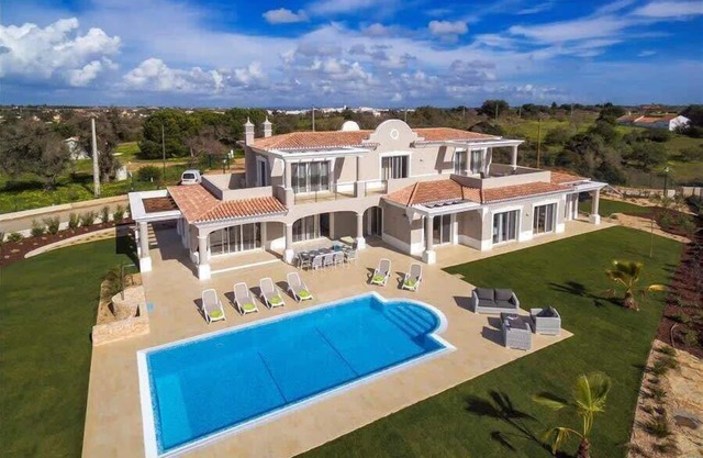 Villa Pinta - Magnificent newly built 5 bedroom property with stunning golf and