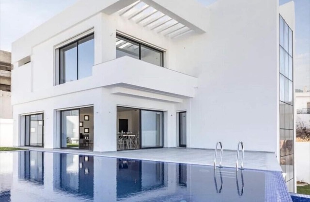 Villa Piscine à Débordement