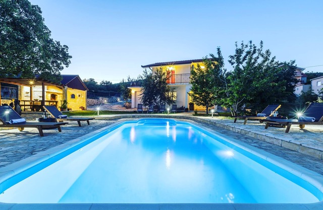 Villa Podrugovi Dvori vith pool.
