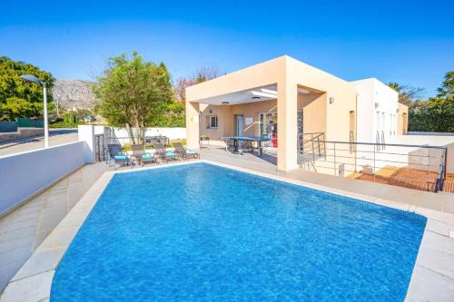 Villa Pomera Dos by Villa Plus