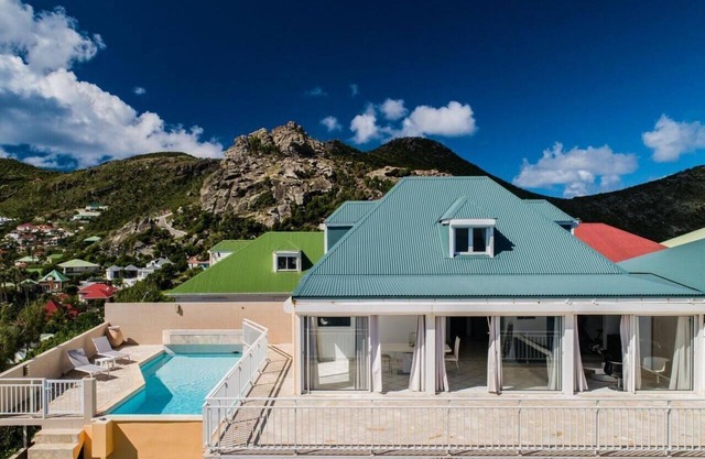 VILLA - POOL WITH DIVING VIEWS OVER THE OCEAN