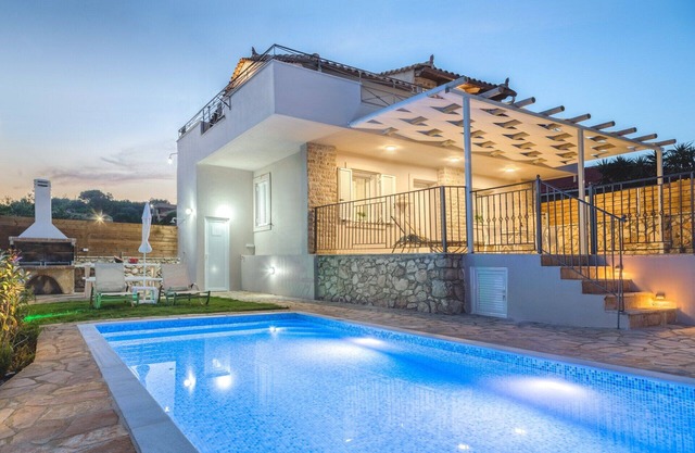 Villa Provenza - 2 Bedroom Villa with Private Pool