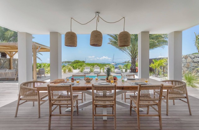 Villa Pure - Waterfront property with water access, swimming pool, AC & kayaks