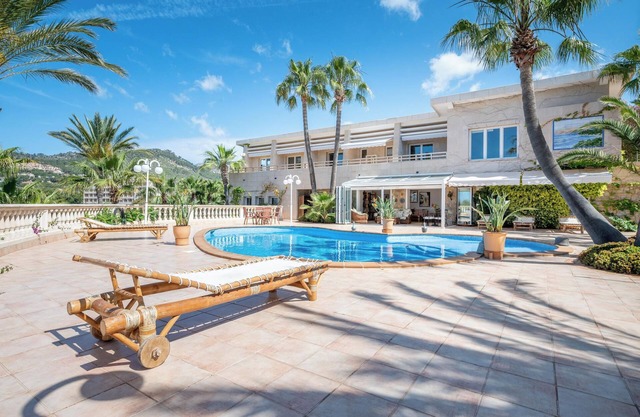Villa "Quesada" Close to the Beach with Pool, Garden & Wi-Fi