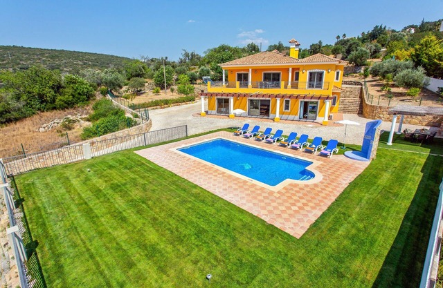 Villa Ribeiro Tomas by Villa Plus