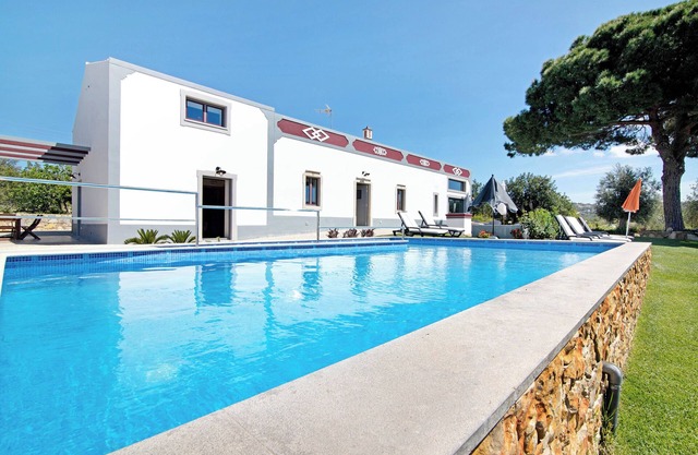 "Villa Rodrigues Apartment I" - Idyllic Holiday Apartment with Air Conditioning, Pool & Garden