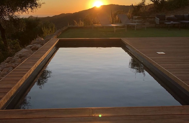 Villa Rosa *, private heated swimming pool, sea and scrub views, 10 minutes from the beach