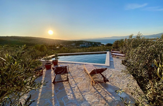 Villa Roza - One Bedroom with Swimming Pool