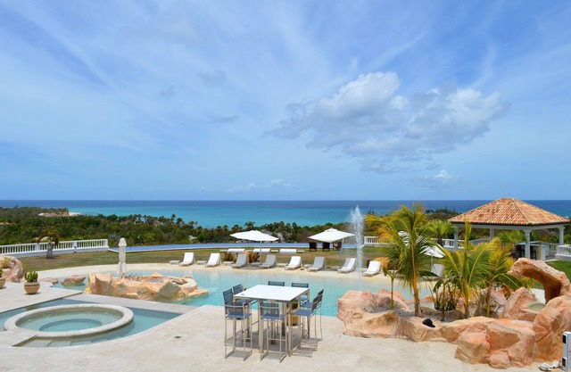 Villa Sandyline - Prestigious serviced villa with breathtaking ocean views