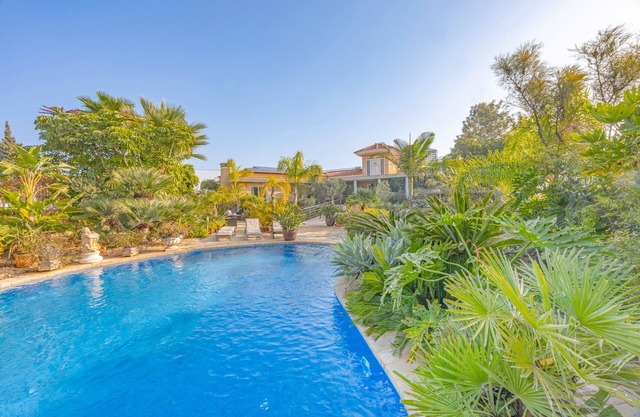 Villa 'Sconto' with Mountain View, Wi-Fi and Air Conditioning