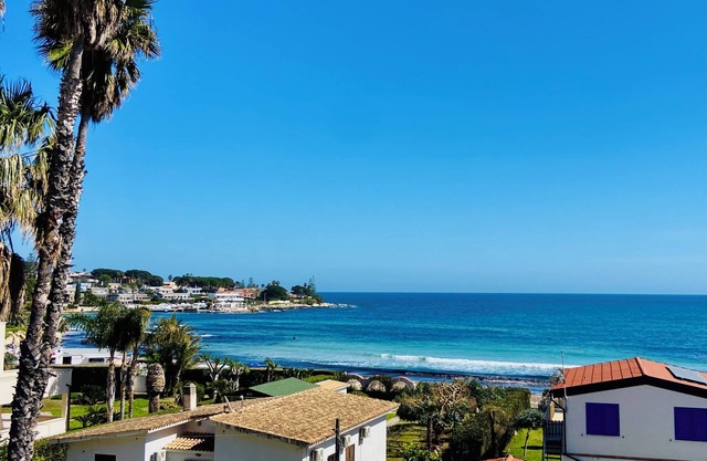 Villa Silvia 30mt from the sandy beach. Veranda with sea view.
