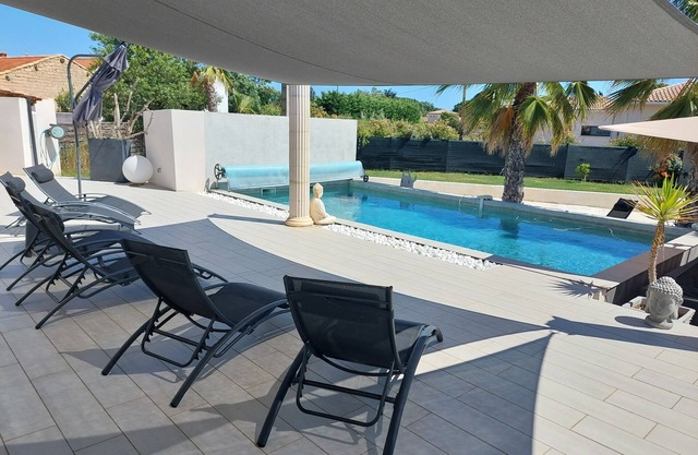 Villa sleeps 6, private heated pool. Close to Montpellier and its beaches.