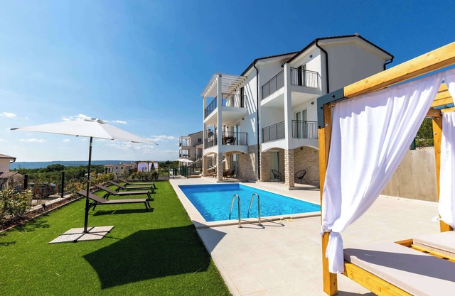 Villa Solara Summary: