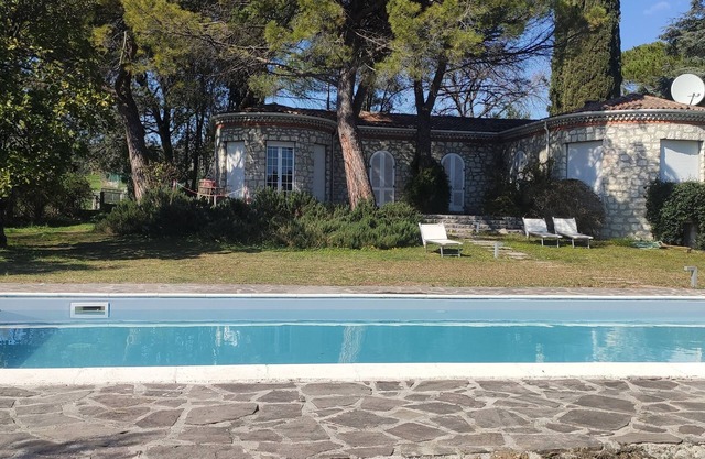 VILLA SOFIAnLake view. Large salt water pool. n