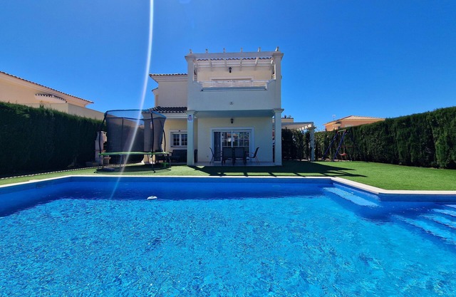 Villa Sofia - 2 Bed villa with private pool and garden