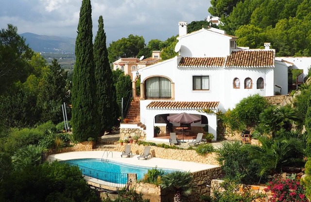 Villa Sol y Luna, set in beautiful surroundings with wonderful views, sleeps 4